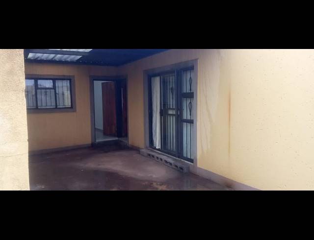 2 BEDROOM HOUSE FOR SALE IN PIMVILLE ZONE 6